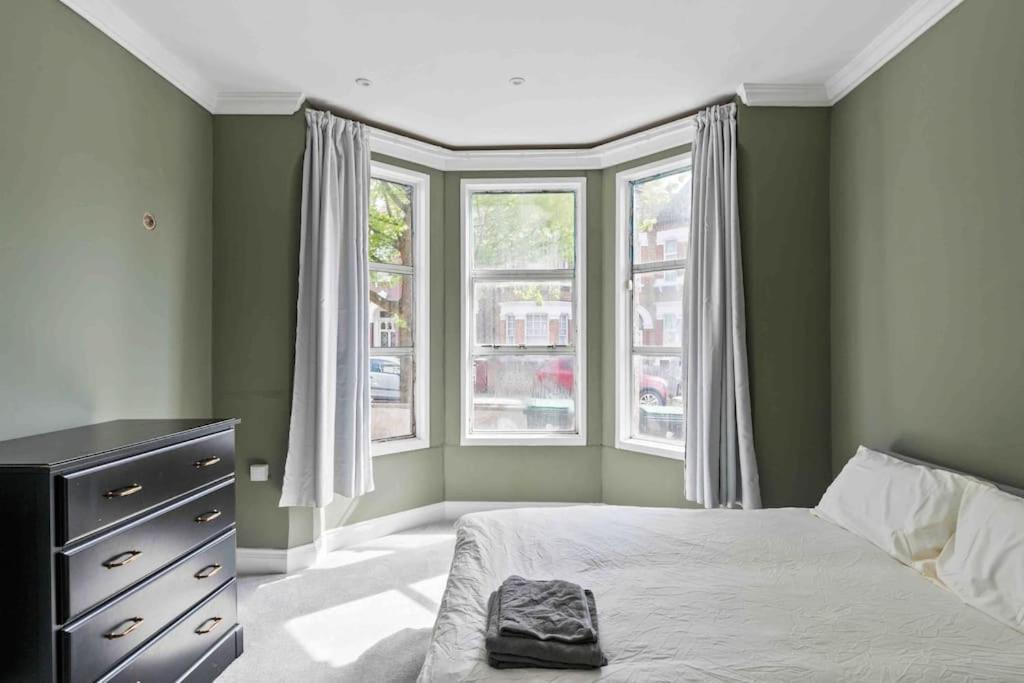 Modern 3 Bed Apartment In Tottenham London Exterior photo