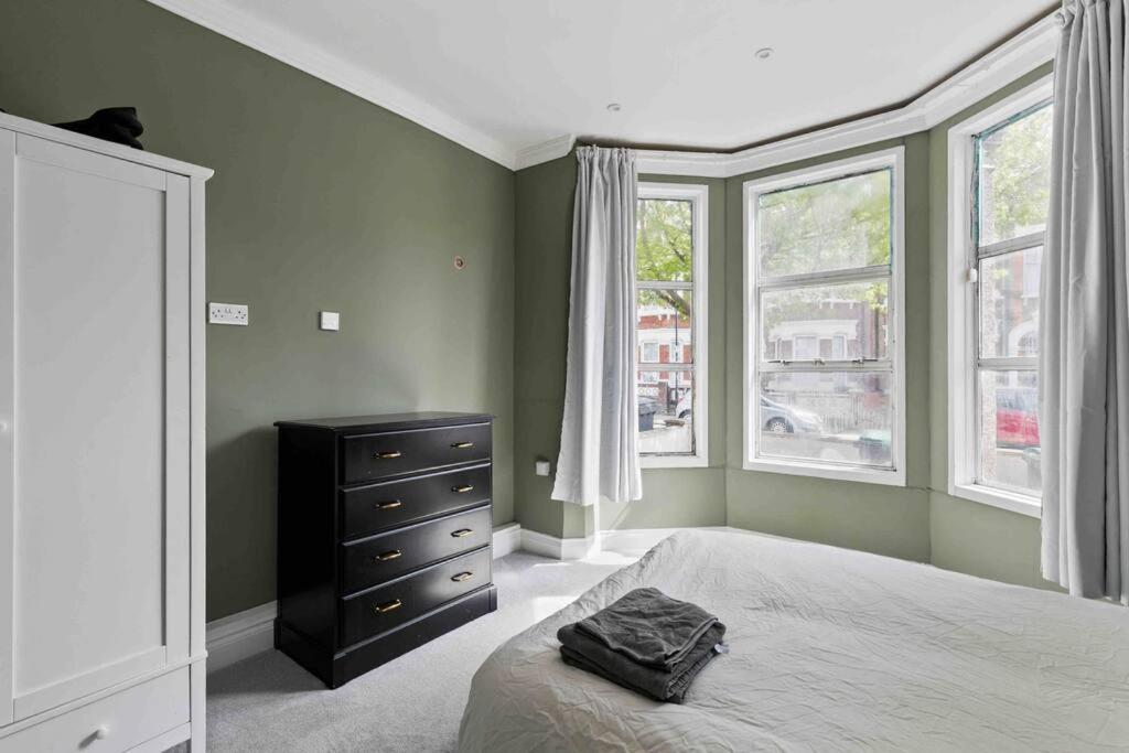 Modern 3 Bed Apartment In Tottenham London Exterior photo