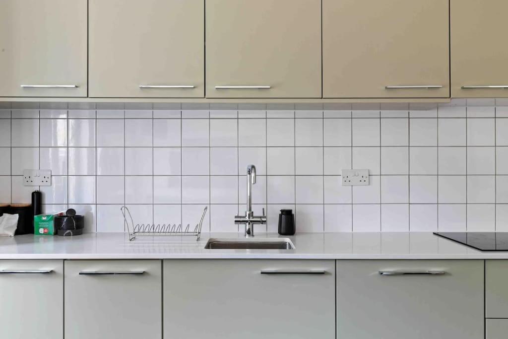 Modern 3 Bed Apartment In Tottenham London Exterior photo