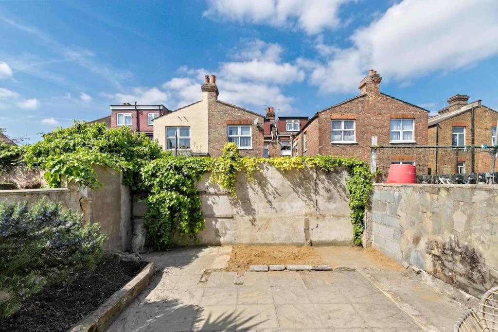 Modern 3 Bed Apartment In Tottenham London Exterior photo
